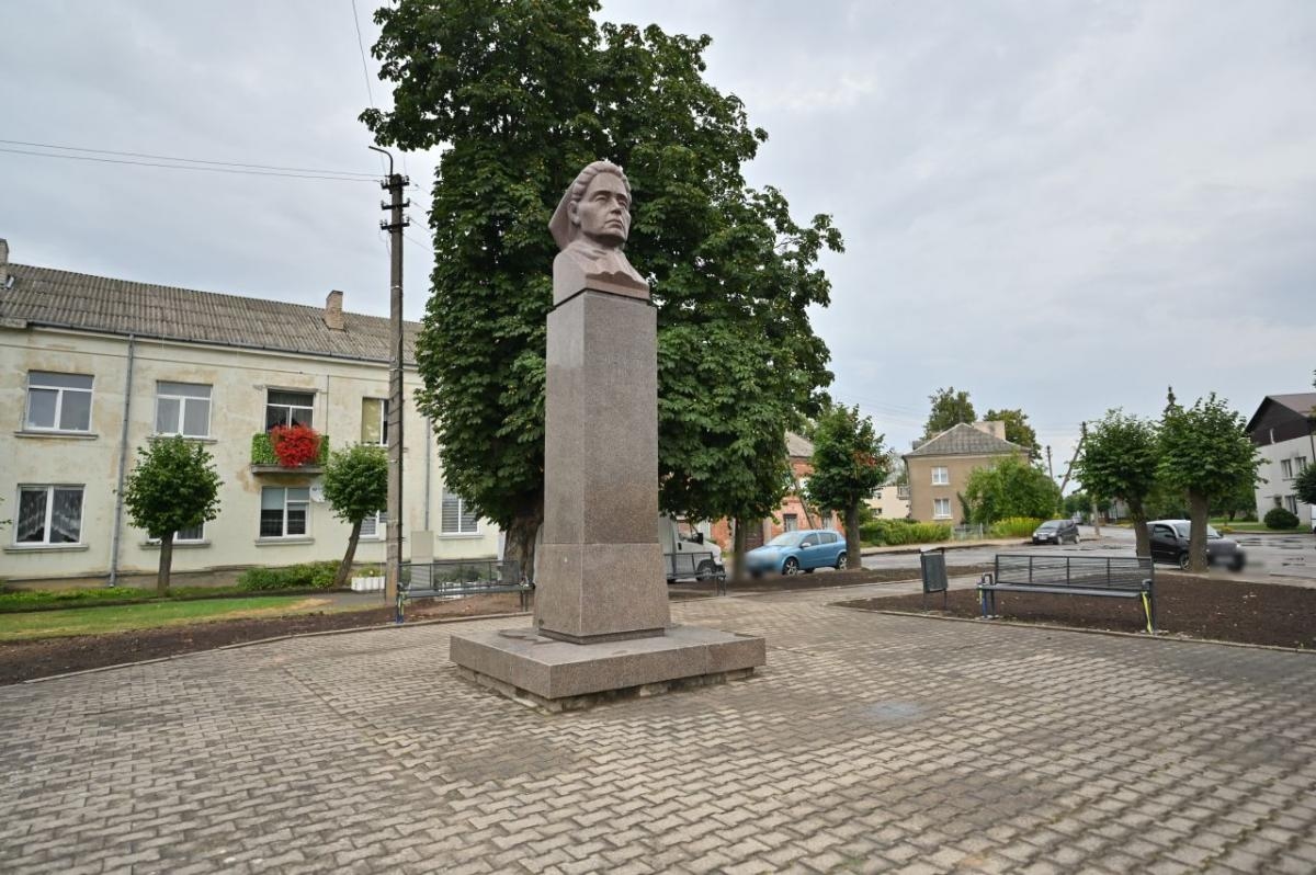 Paminklas Joniškėlyje