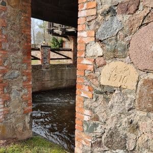 Lėvens vanduo suko girnas