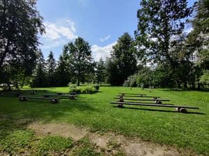 Žadeikių mokyklos sode