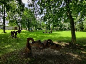 Parką puošia "Šilo genių" skulptūros