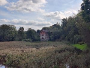 Malūno vaizdas nuo tilto per Lėvenį