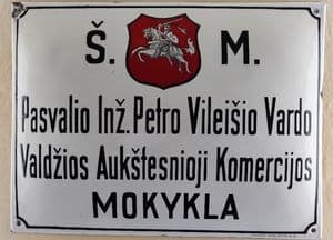 Senoji mokyklos iškaba